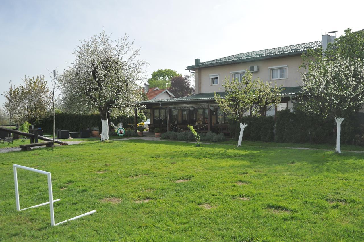 Hrvatski Leskovac Klet Cinkus Bed & Breakfast エクステリア 写真